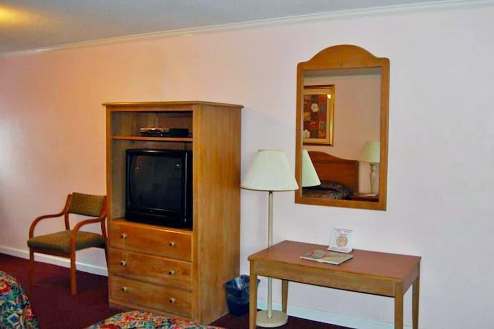 Sea Breeze Inn photo 12