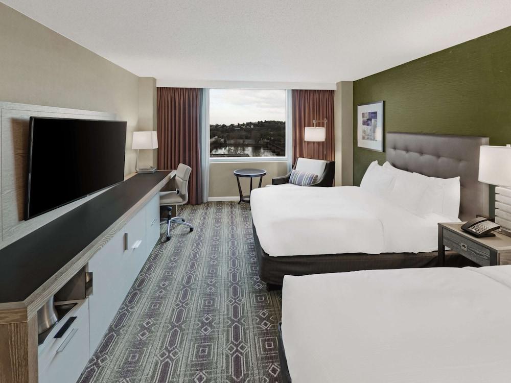 Hilton Harrisburg photo 16