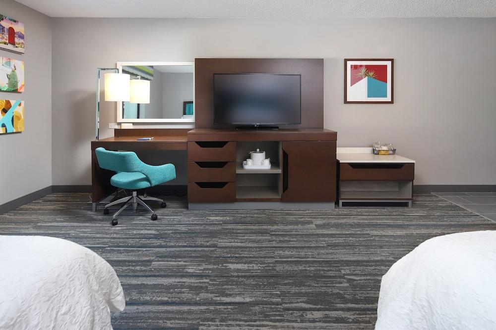 Hampton Inn & Suites Tucson East/Williams Center photo 7