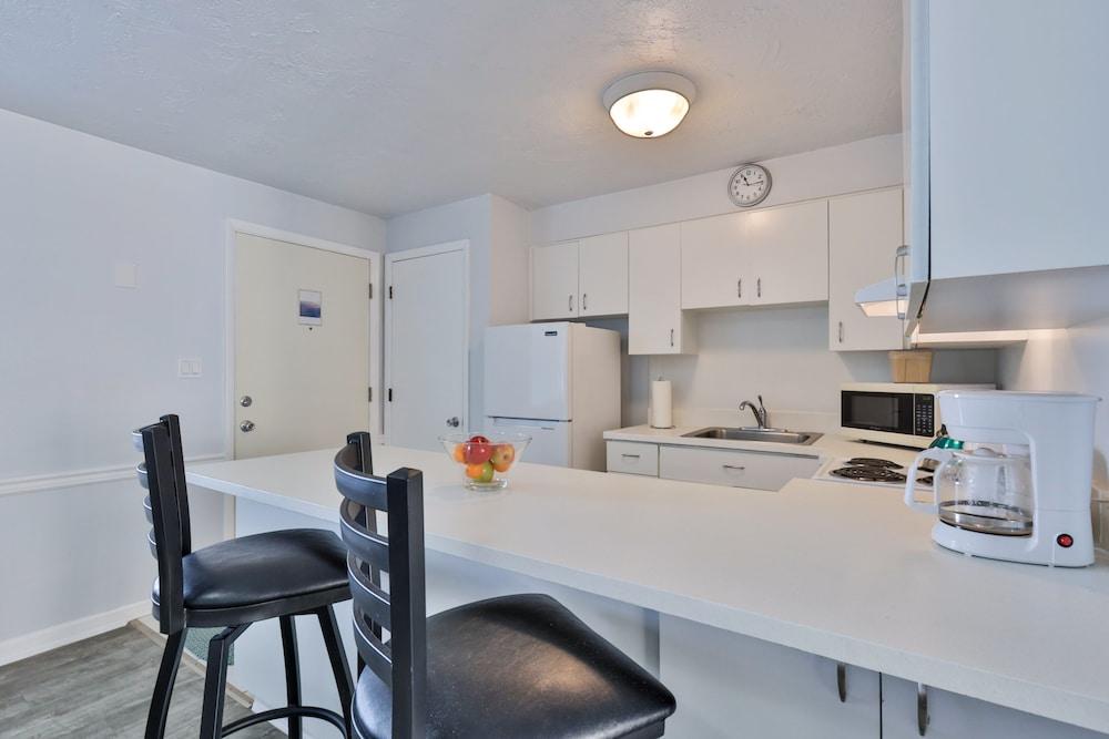 Coastal Waters Inn photo 52
