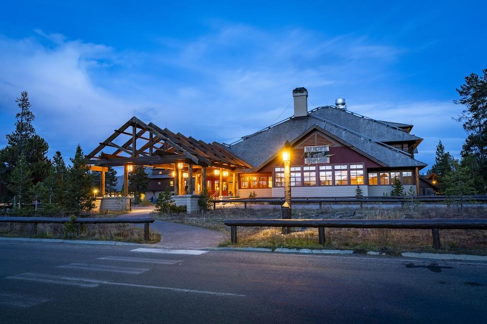 Old Faithful Snow Lodge & Cabins - Inside the Park — hotel in Yellowstone National Park