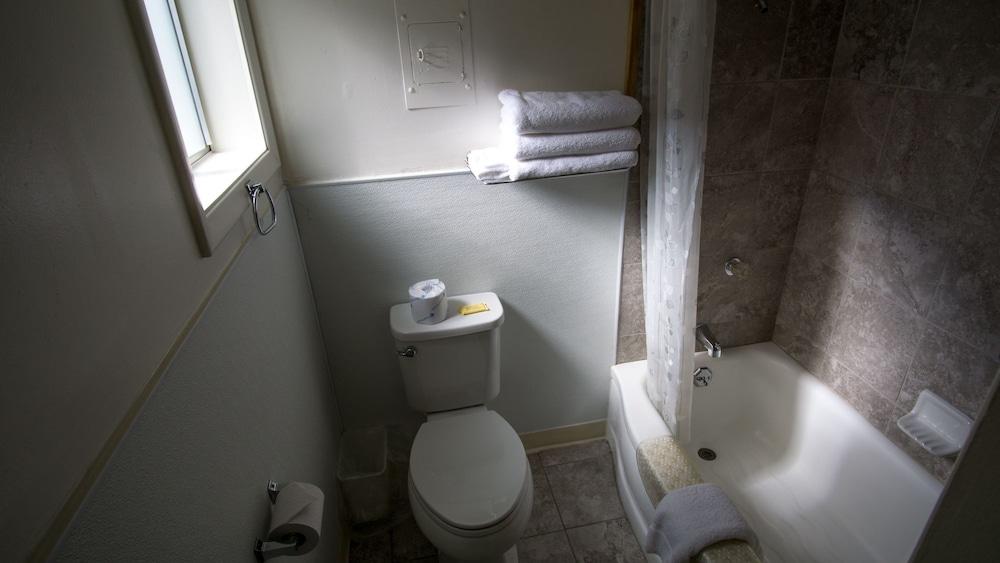 Mountain Pine Motel photo 8