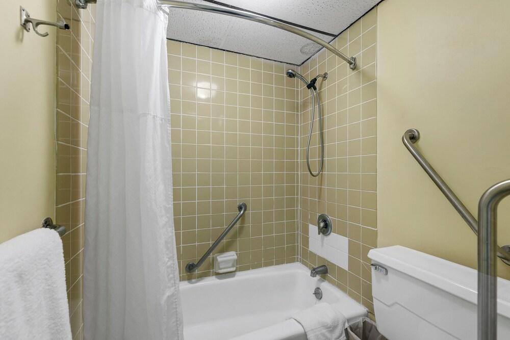 Relax Inn photo 9