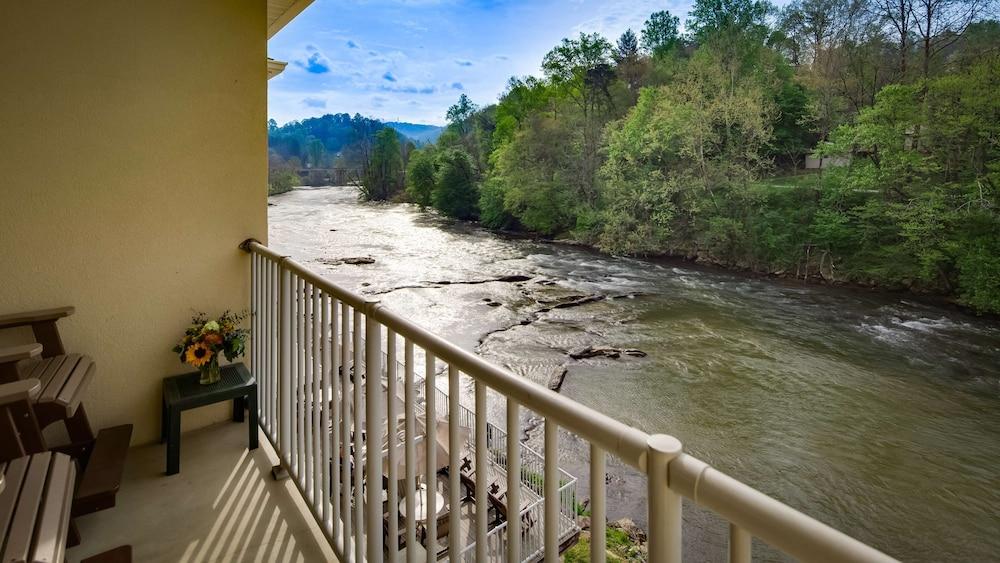 Best Western Plus River Escape Inn & Suites photo 24