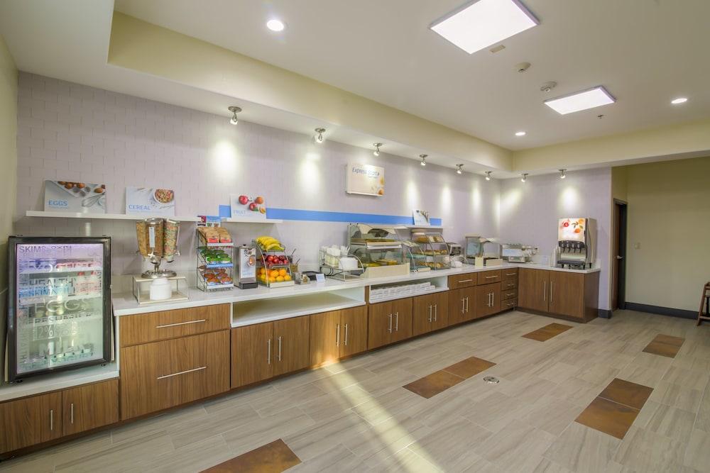 Holiday Inn Express & Suites Raymondville by IHG photo 23