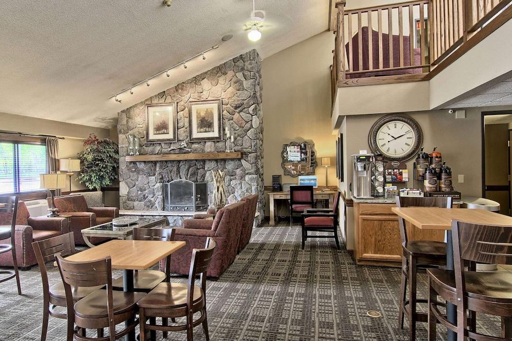Blossom Hotel & Suites Traverse City photo 31