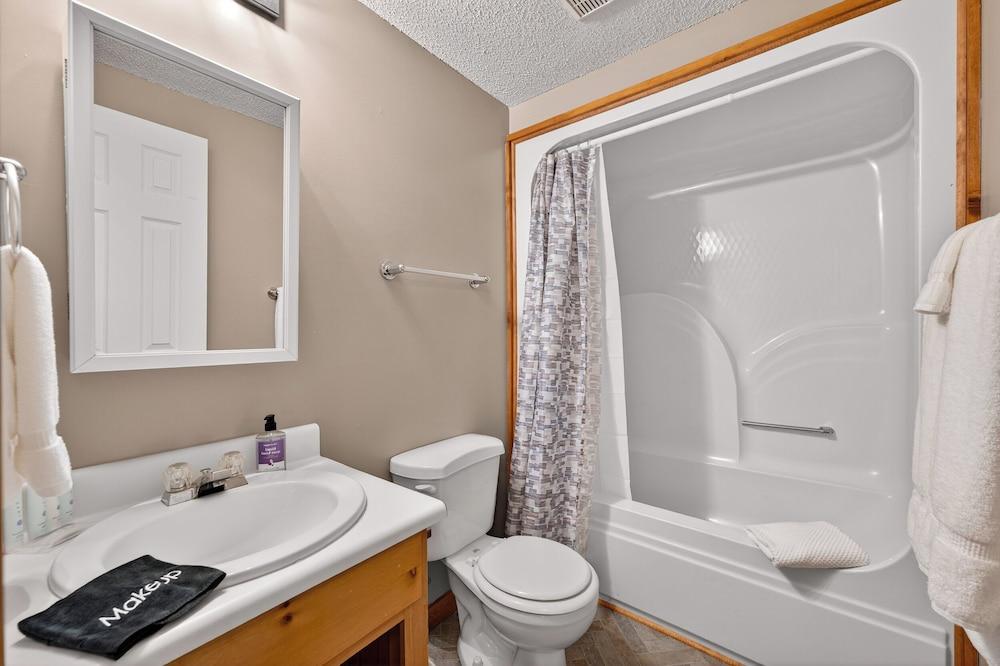 Whitepath Lodge And Resort photo 60