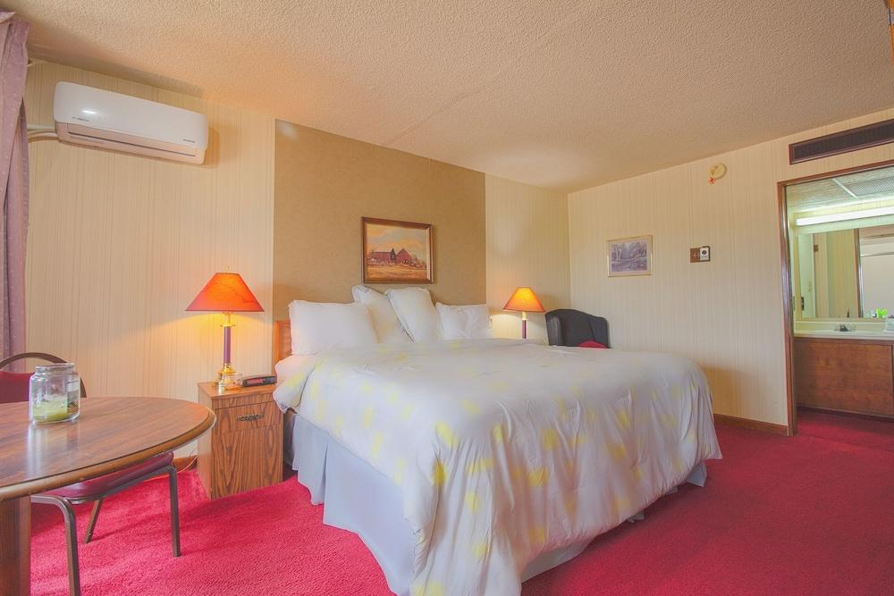 HomeTown Inn by OYO - Liberal, KS photo 23