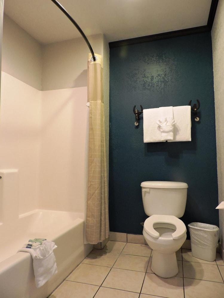 Riata Inn photo 23
