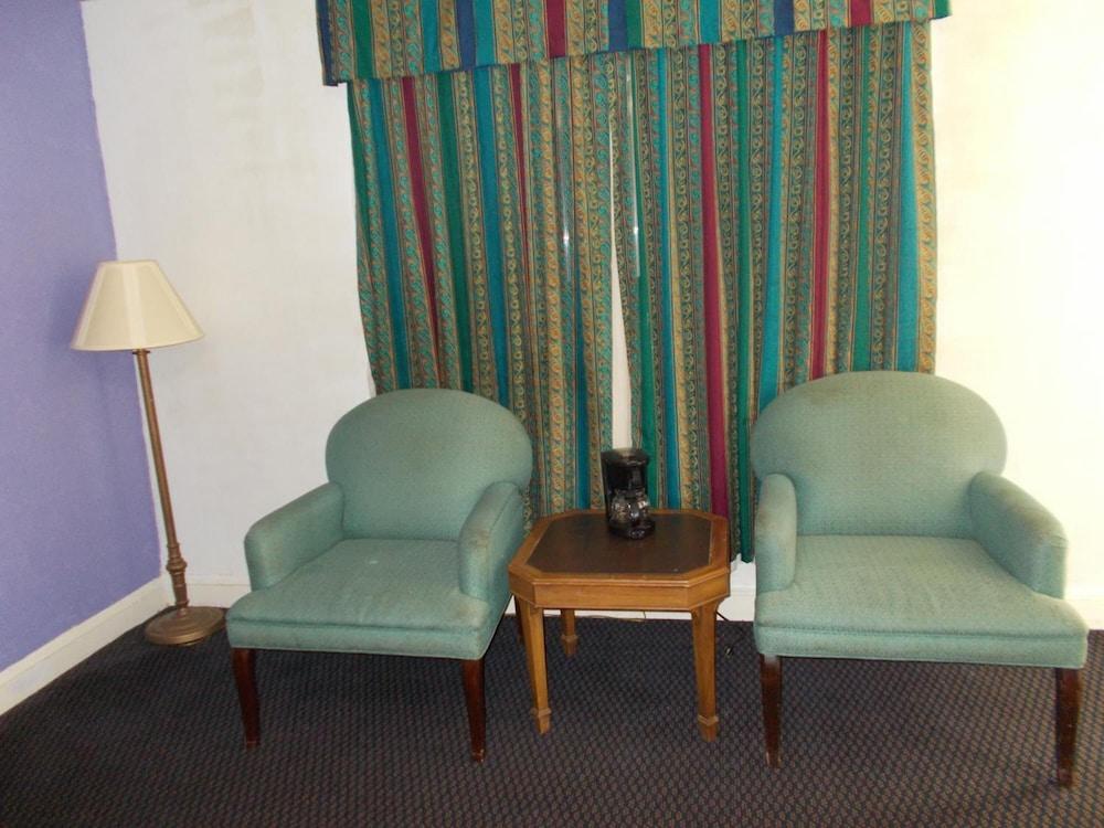 Hillside Motel photo 21