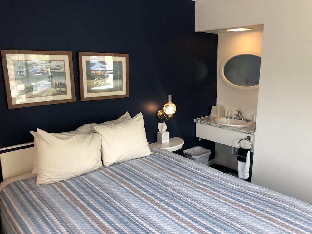 Harbor's Edge Motel photo 3