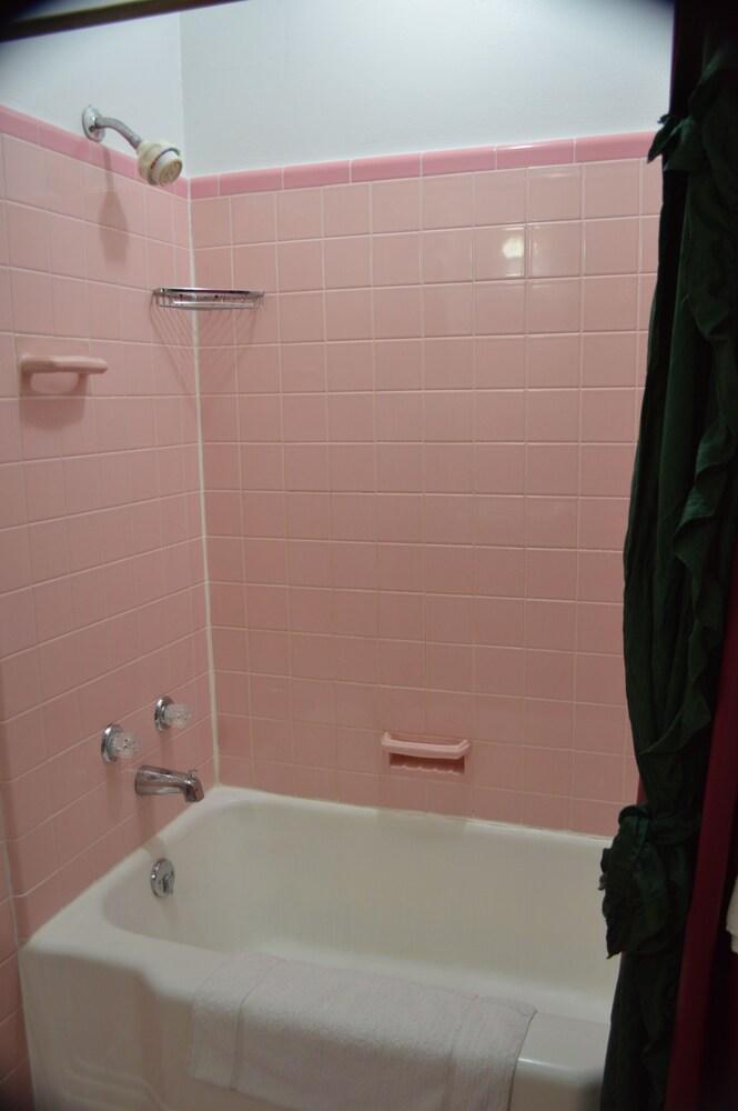 Great Lakes Motel photo 9