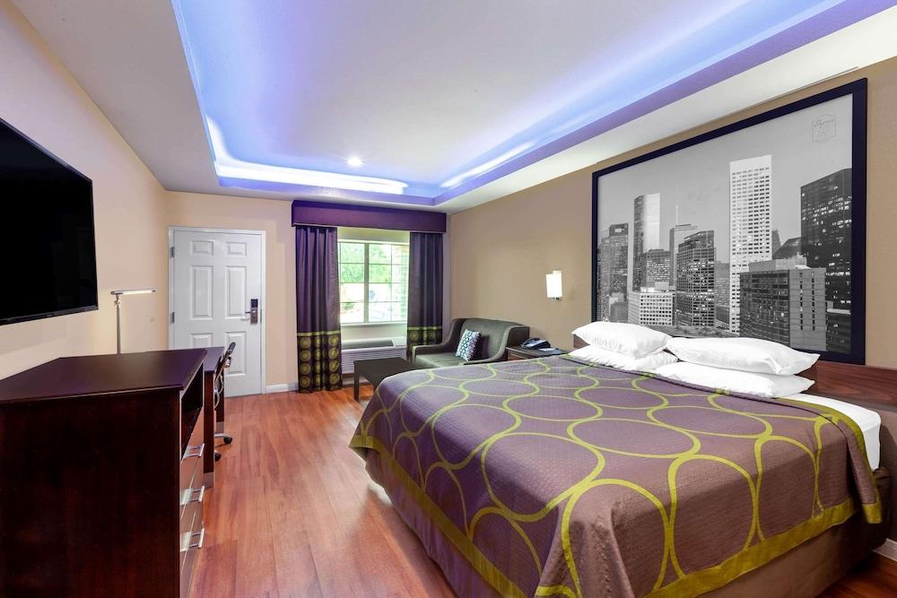 Super 8 by Wyndham Houston Northwest Cypress photo 7