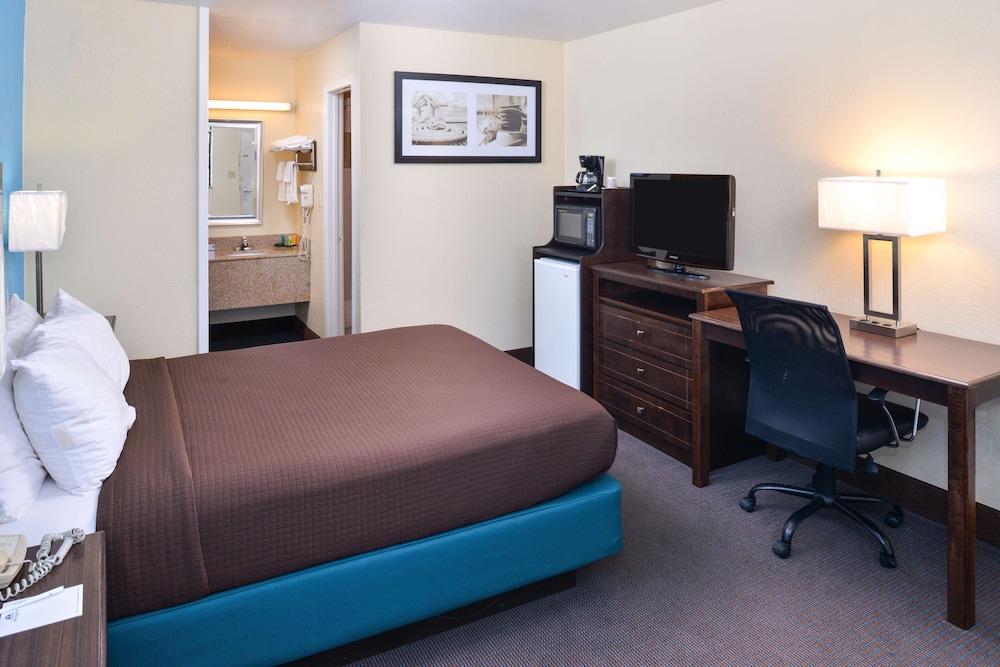 Americas Best Value Inn Batesville photo 9