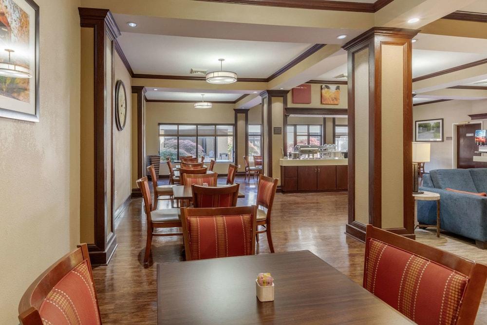 Comfort Suites Rolla photo 60