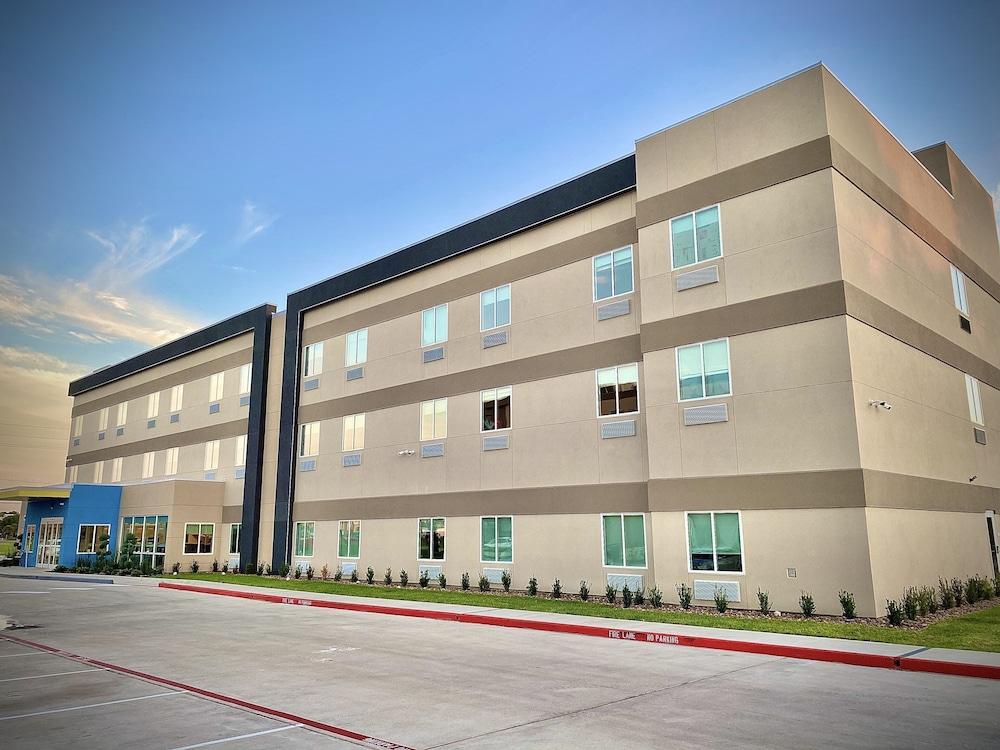 Days Inn & Suites by Wyndham Beaumont West / I-10 & Walden photo 55