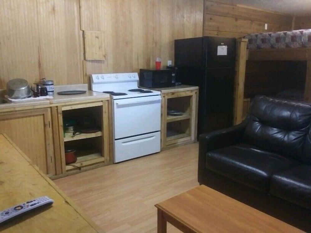 Whispering Creek Lodging & RV Resort photo 34