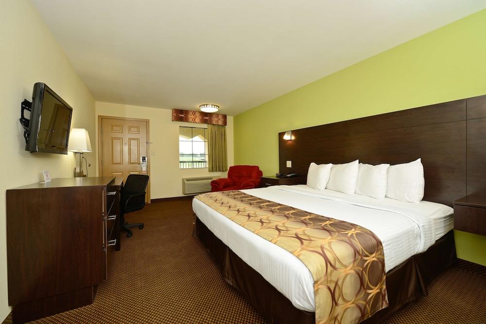 Americas Best Value Inn & Suites Lake Charles at I-210 Exit 11 photo 4