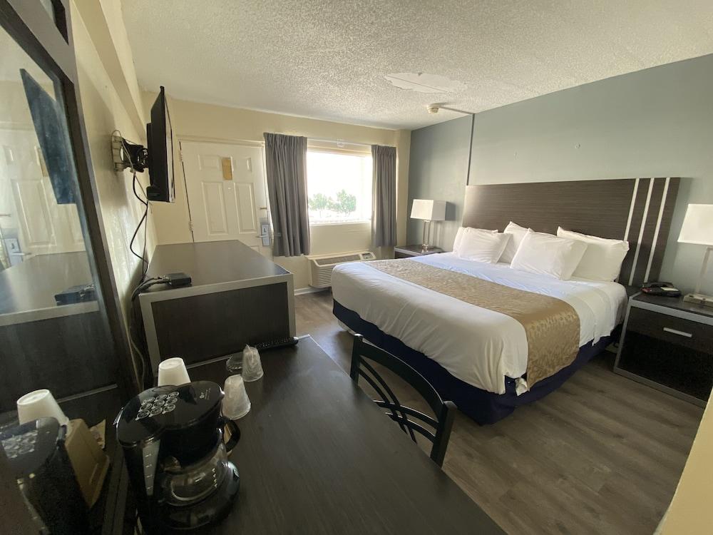 Red Carpet Inn & Suites photo 47