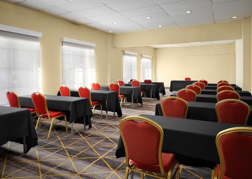 Holiday Inn Hotel & Suites Boston - Peabody by IHG photo 9