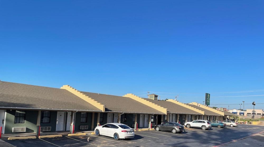 Executive Inn of Purcell photo 16
