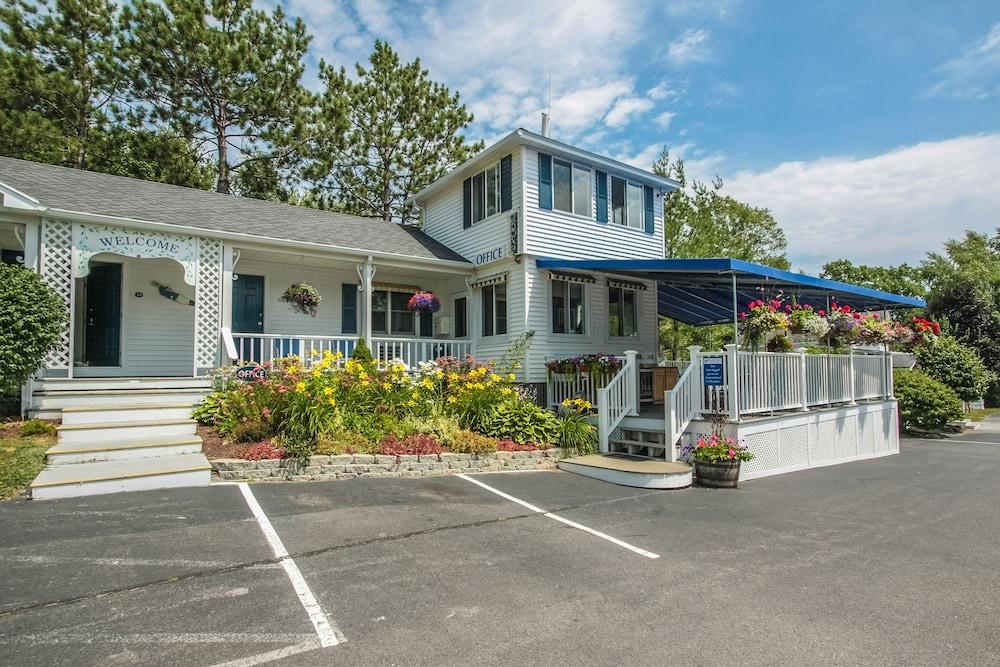 Glen Cove Inn & Suites photo 32