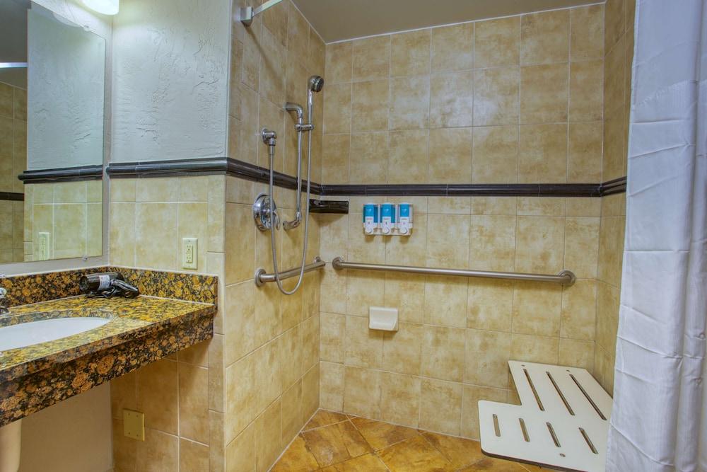 Drury Inn & Suites Near La Cantera Parkway photo 91