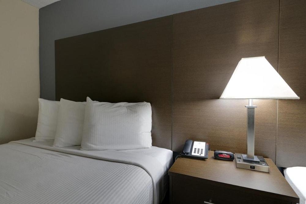 Baymont by Wyndham Ridgeland I-95 photo 16