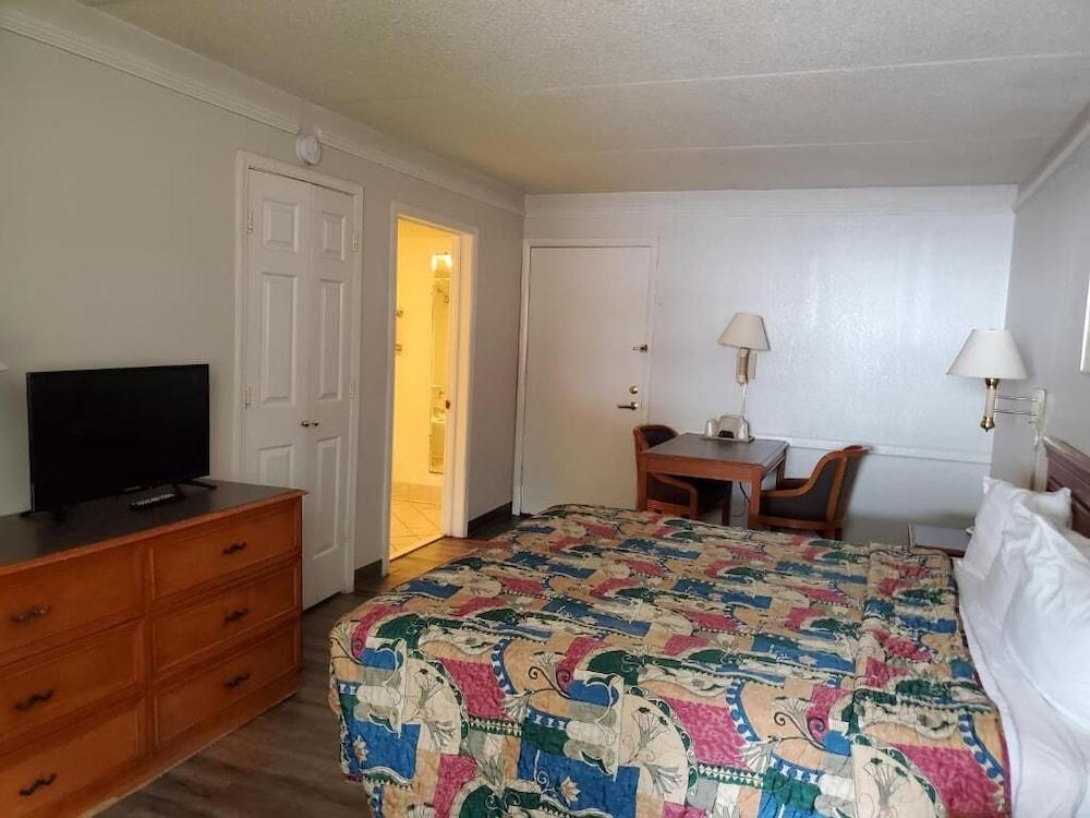 Horizon Inn & Suites photo 13