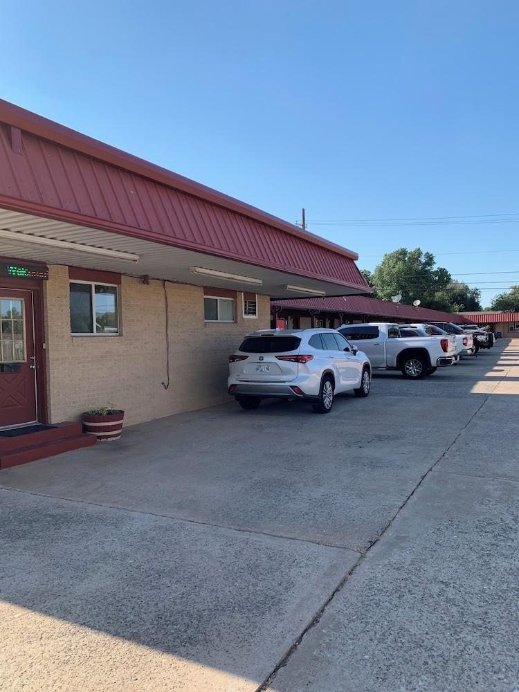 Deluxe Inn photo 1