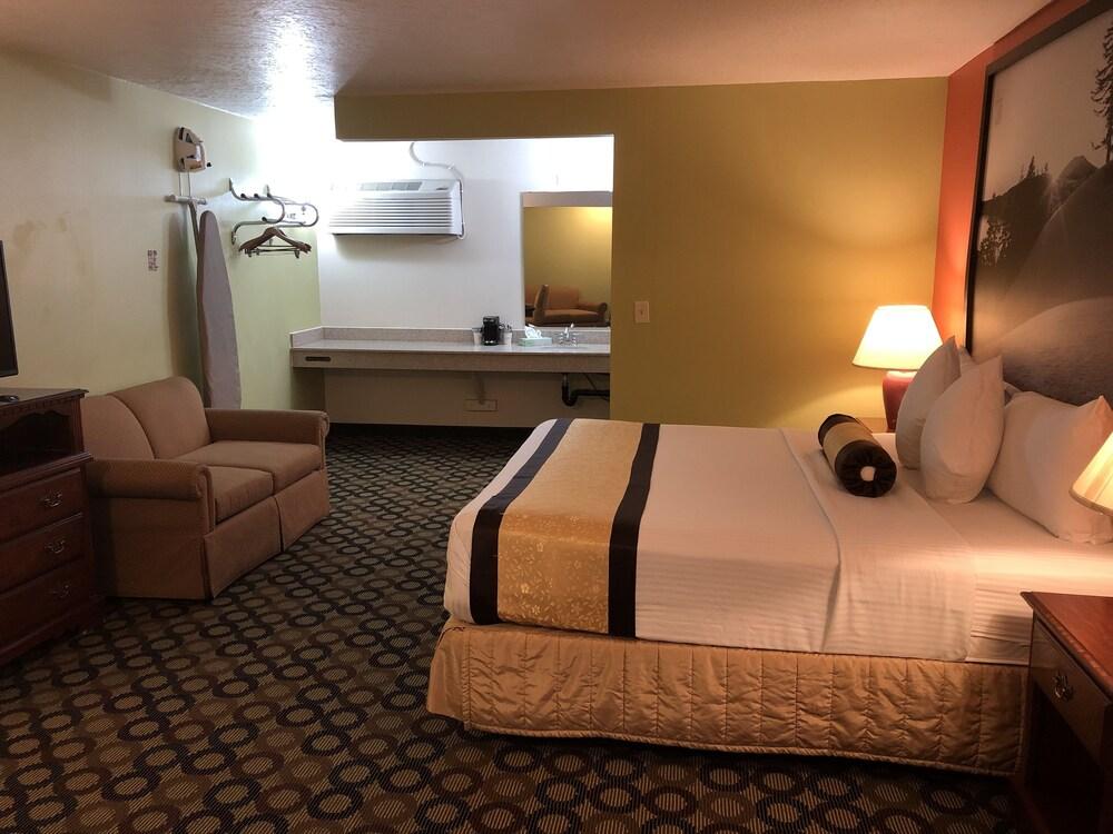 Super 8 by Wyndham Ontario photo 21