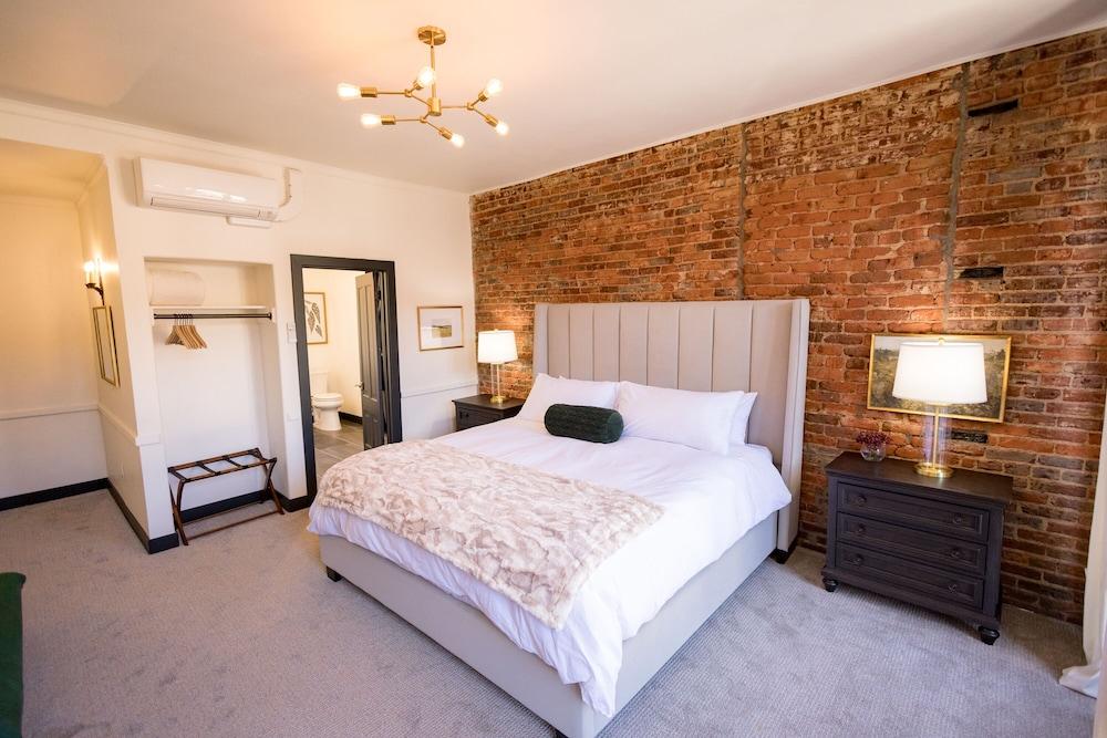 Speakeasy Suites photo 17