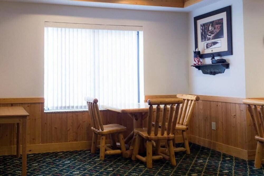 White Oak Inn & Suites photo 14