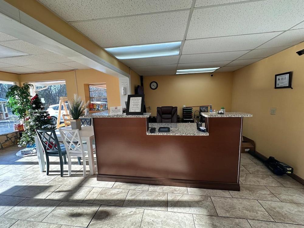 Americas Best Value Inn Franklin photo 17