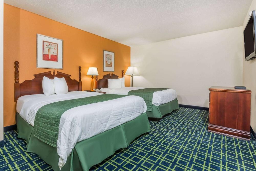Baymont by Wyndham Greensburg photo 6