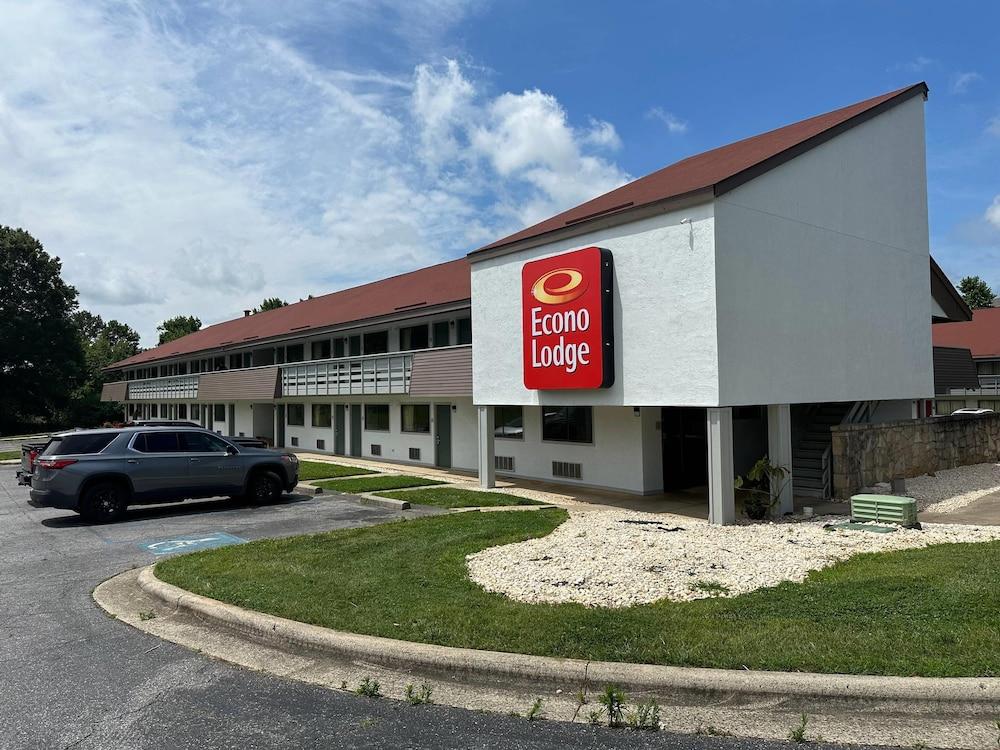 Econo Lodge Hickory photo 1