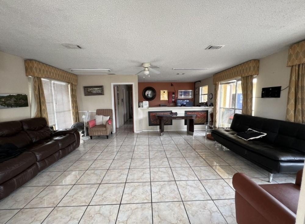Great Western Inn & Suites photo 2