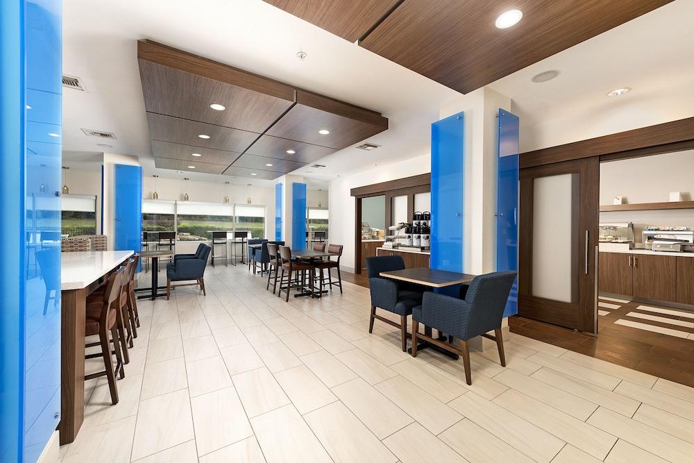 Holiday Inn Express Hotel & Suites Conroe I-45 North by IHG photo 25