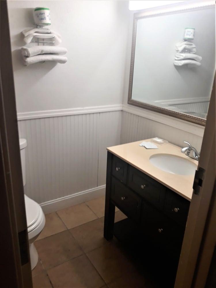 Madison Inn and Suites photo 23