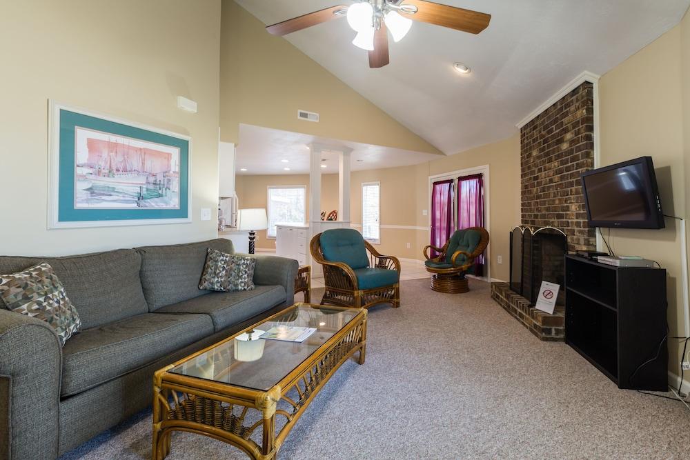Country Club Villas photo 31