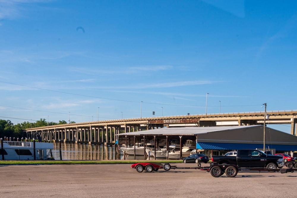 Riverside Inn and Suites photo 15
