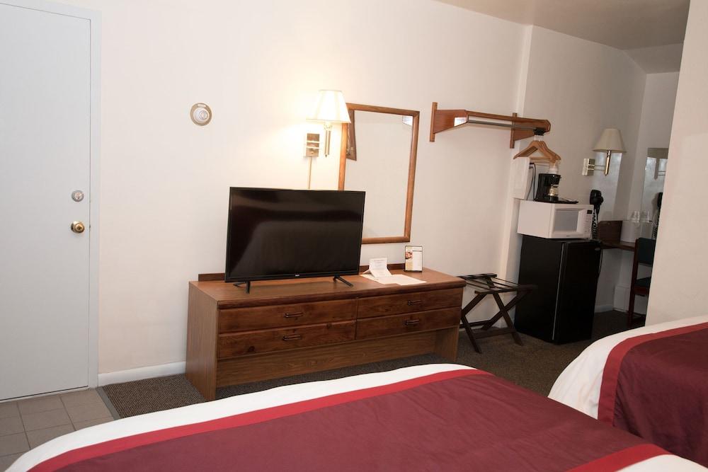 Chalet Motel Mequon photo 7