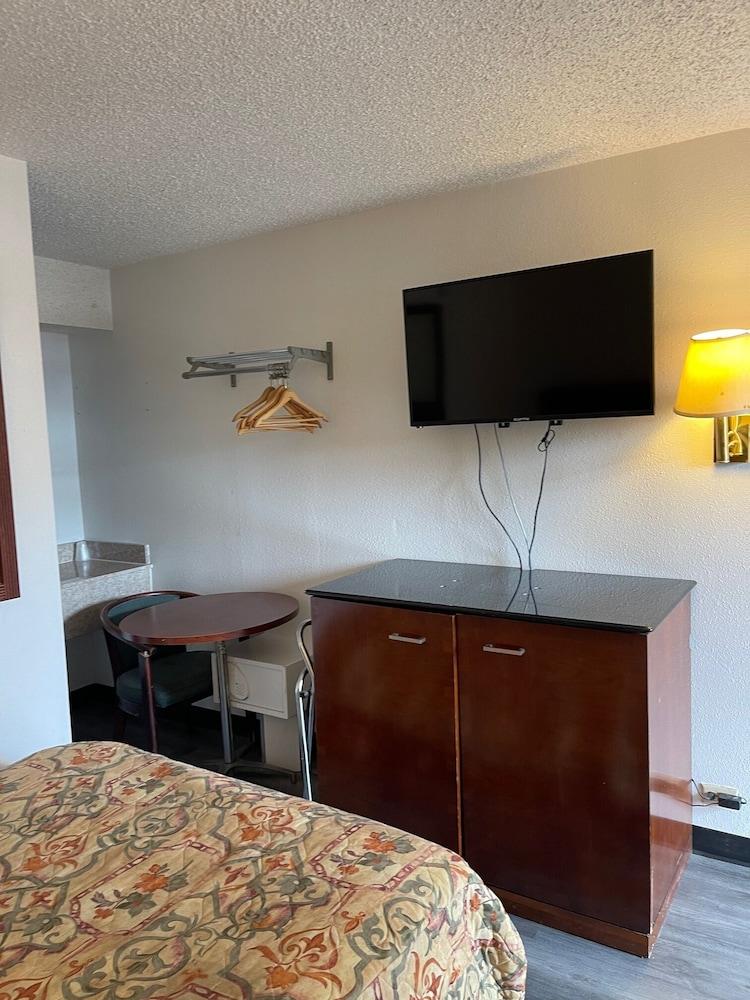Farmington Inn photo 18
