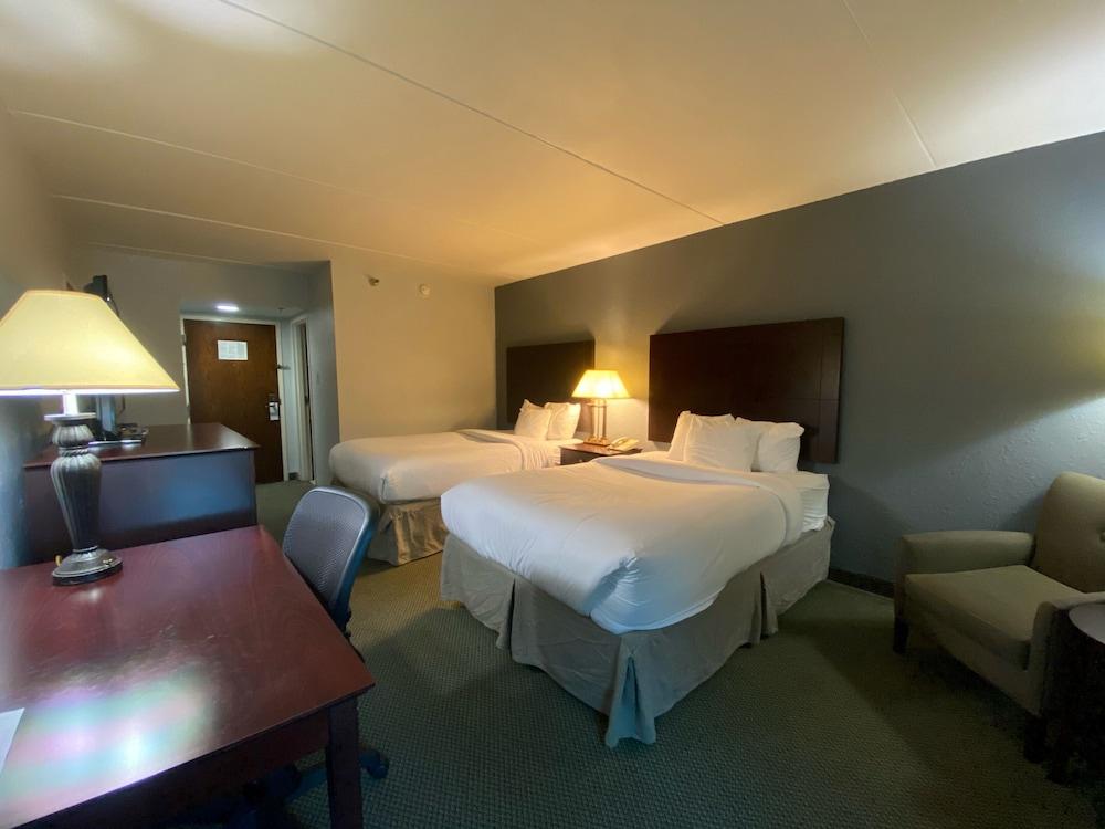 Ramada by Wyndham Luling photo 6