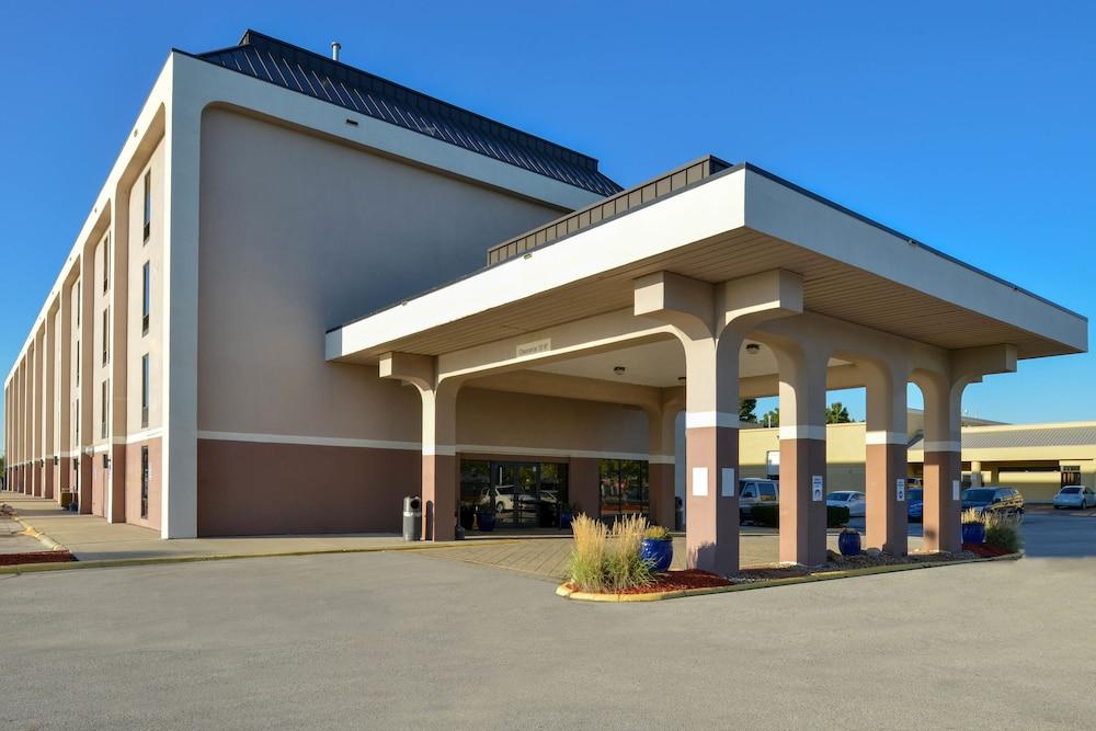 New Victorian Inn & Suites photo 34