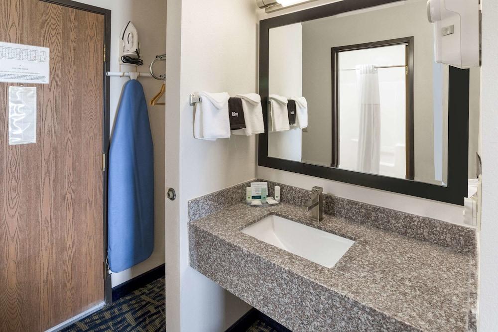 Quality Inn Rochelle photo 9