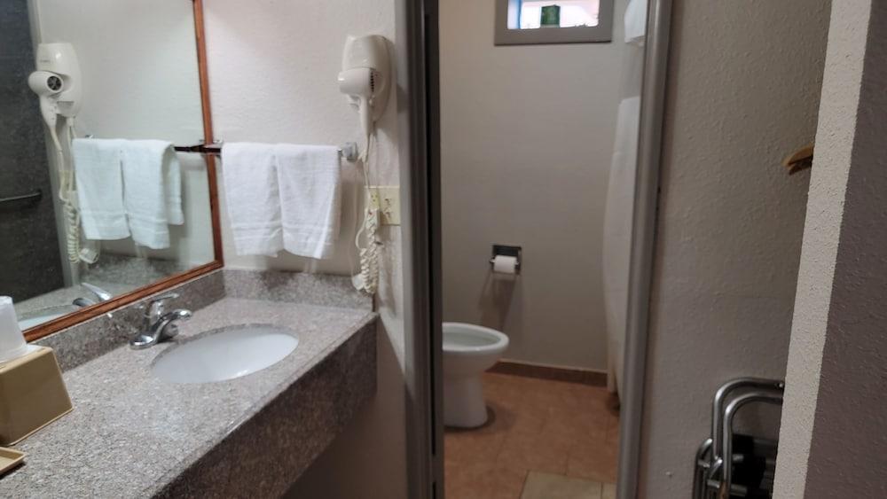Copa Budget Inn photo 6