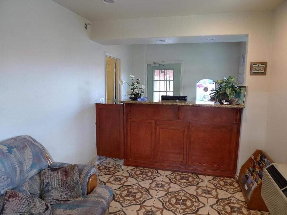 Budget inn photo 15