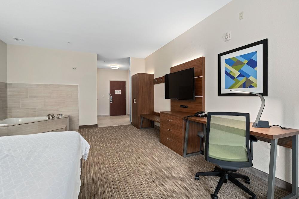Holiday Inn Express Suites Van Buren-Ft Smith Area by IHG photo 22