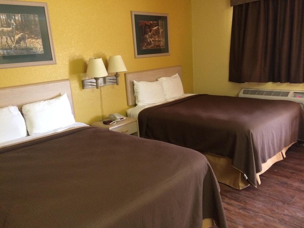 Village Inn Cotulla photo 4